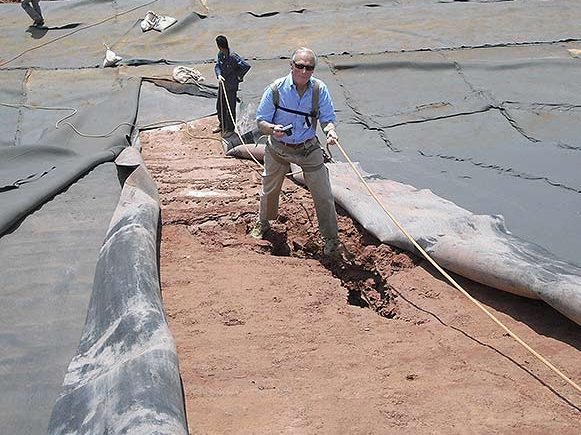 2010v J.P. Giroud investigating erosion problem under geomembrane, Tres Marias, Brazil